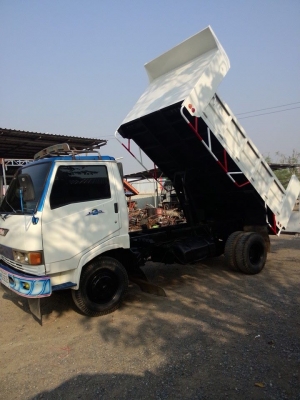 ขายหกล้อดั้ม777เครื่อง117แรงม้า ดั้มต่อใหม่มาใช้งานน้อยกระบะยาว3.80เมตร กว้าง2.10เมตร พวงมาลัยพาวเวอร์ สโลอินเตอร์4สปีด ช่วงล่างใหญ่ แอร์เย็นฉ่ำ ยางดีทุกเส้น เครื่องดี คัสซีสวย ทะเบียนพร้อมโอน