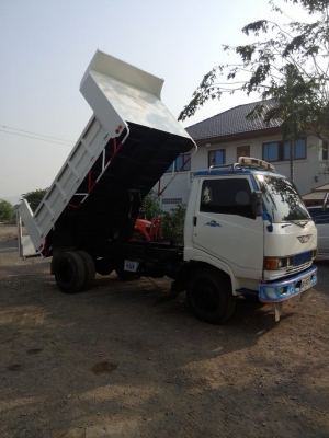 ขายหกล้อดั้ม777เครื่อง117แรงม้า ดั้มต่อใหม่มาใช้งานน้อยกระบะยาว3.80เมตร กว้าง2.10เมตร พวงมาลัยพาวเวอร์ สโลอินเตอร์4สปีด ช่วงล่างใหญ่ แอร์เย็นฉ่ำ ยางดีทุกเส้น เครื่องดี คัสซีสวย ทะเบียนพร้อมโอน