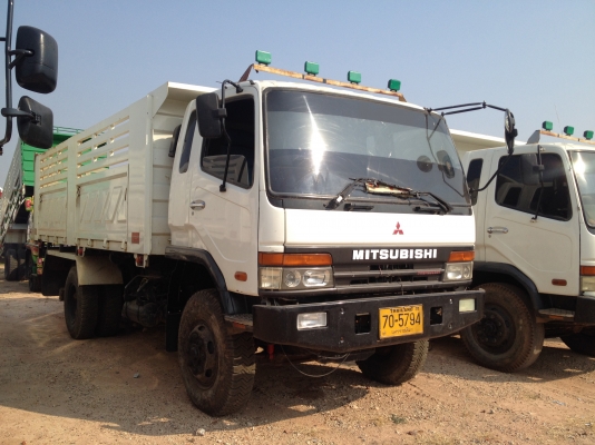 มี 2 คัน 10 ล้อ FUSO เครื่อง แดวู DE12 260 แรงม้า และ 6D16 เทอร์โบ รถขายตามสภาพ พร้อมใช้ มีเล่มทุกคัน กระบะดั้มพ์ดิน ยาว 6 เมตร กว้าง 2.50 เมตร ดั้มพ์ดิน ขายตามสภาพ หรือ ให้เก็บงานใหม่ได้ค่ะ