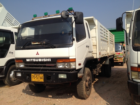 มี 2 คัน 10 ล้อ FUSO เครื่อง แดวู DE12 260 แรงม้า และ 6D16 เทอร์โบ รถขายตามสภาพ พร้อมใช้ มีเล่มทุกคัน กระบะดั้มพ์ดิน ยาว 6 เมตร กว้าง 2.50 เมตร ดั้มพ์ดิน ขายตามสภาพ หรือ ให้เก็บงานใหม่ได้ค่ะ