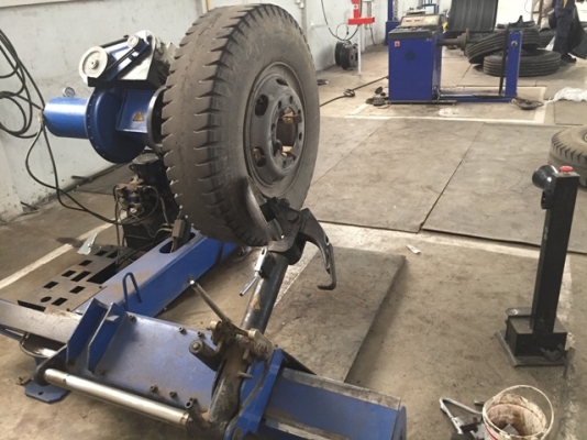 ศูนย์บริการรถบรรทุกจำหน่ายยางรถบรรทุก BRIDGESTONE,MICHELIN,HANKOOK,DEESTONE,HIHERO,OTANI,ADVANCE,ยางรถตัก,ยางตัน,ยางรถฟอร์คลิฟท์,และยางเครื่องจักรหนักต่างๆ