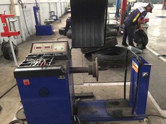 ศูนย์บริการรถบรรทุกจำหน่ายยางรถบรรทุก BRIDGESTONE,MICHELIN,HANKOOK,DEESTONE,HIHERO,OTANI,ADVANCE,ยางรถตัก,ยางตัน,ยางรถฟอร์คลิฟท์,และยางเครื่องจักรหนักต่างๆ