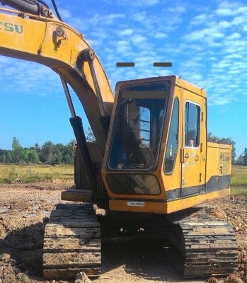KOMATSU PC 120-2 รถบอดี้สวยสภาพดีพร้ิมทำงานได้เลยครับ เครื่องยนต์ EC100 แห้งดีแรงดีไม่มีเยิ้มทำงานได้เร็วไม่โหลดครับ ภายในเก๋งคอนโทรลยาวควบคุมง่ายคล่องตัวสุดๆ ภายนอกบูมอาร์มสวย ช่วงล่างเอวแน่นดี โซ่บูทใบแทรกประมาณ 60\% พร้อมทำงานได้เลย เอกสารสัญญาซื้อขาย ร