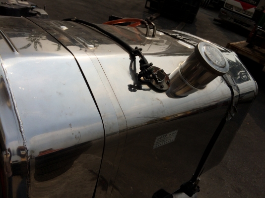 ขายถังน้ำมัน สแตนเลส 300 L ของญี่ปุ่น