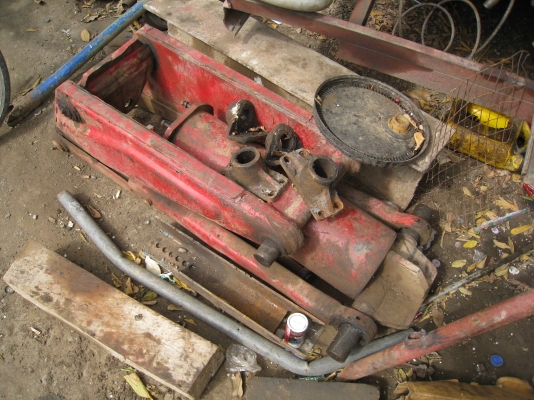 ขายดั๊ม 4 ตัน หกล้อ  ราคาถูกครับ