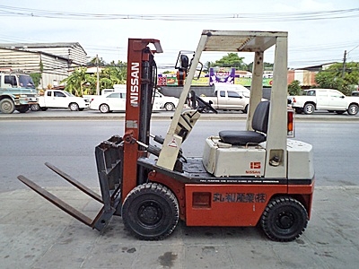 ขายรถยกนิสสัน 1.5 ตัน  เครื่องเบนซิน เกียร์ออโต้   กระบอกคู่  งาเทด้ำ เสาสูง 3 เมตร  ยางตันใหม่ พวงมาลัยเพาเว่อร์  สีเดิมจากนอก นำเข้าจากญี่ปุ่น ใช้งานได้ทันที ราคา140000