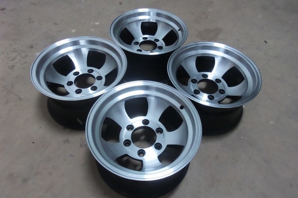ถั่ว made in japan 15x8 ET0 ชุดละ 7900บาท สวยใส ไร้ซ่อม 081-7570077