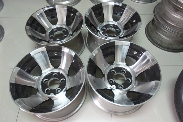 sp 15x8.5 ET-27 ใหม่เก่าเก็บ 5/114 สถาพงามๆ 8500 บาท 081-7570077