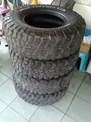 BF Km2 ขนาด 31/10.5/15  สภาพดี 1ชุด