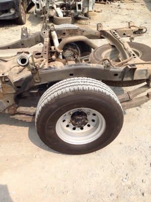 เพลาลอยวีโก้พร้อมเเหนบล้อกระทะกลึงยางใหม่โช้คเพลากลางอุปกรณ์ครบทุกอย่าง ใส่มาไม่ได้ใช้งานเลย ติดต่อ 081-6571322 เวศ