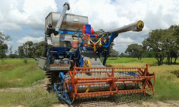 ขายรถเกี่ยวข้าวไทยเจริญการช่าง