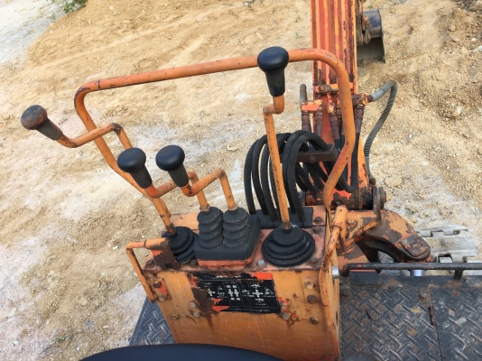 ขายแบคโฮ จิ๋ว เอาไว้สำหรับขุดหลุมเสา ที่แคบๆ วางท่อ ปะปา   ใช้งานได้ ปกติทุกอย่าง