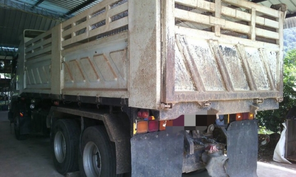 รถอีซูซุ 10 ล้อดั้ม 300 แรงม้า. ปี 54   ( ขายแม่ , ลูก , หาง FT ).  สนใจติดต่อ 081 - 6079515