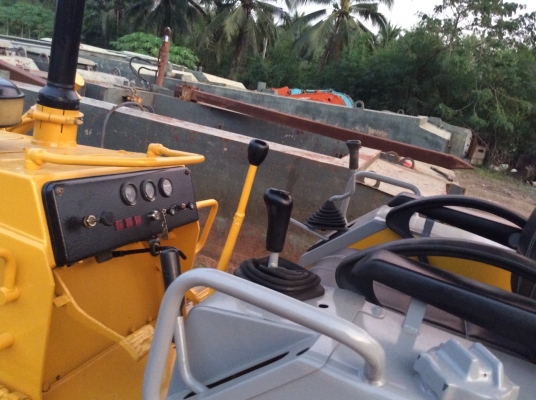 แทรคเตอร์ KOMATSU D2-7 เกียร์ตัด ตีนเป็ด รถสวย แทรคเตอร์ KOMATSU D2-7 เกียร์ตัด ตีนเป็ด รถสวย
