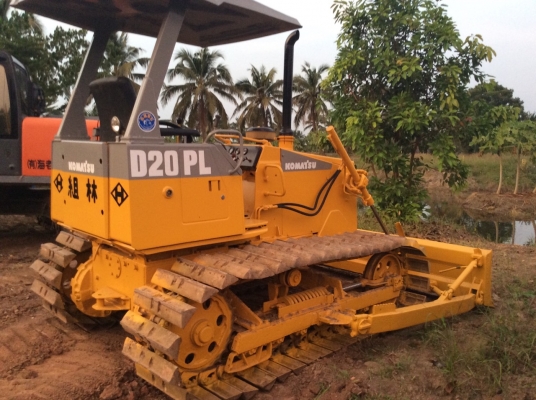 แทรคเตอร์ KOMATSU D2-7 เกียร์ตัด ตีนเป็ด รถสวย แทรคเตอร์ KOMATSU D2-7 เกียร์ตัด ตีนเป็ด รถสวย