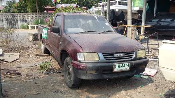 ขายรถอีซูซูสีแดง เล่มพร้อมทะเบียนชุดโอน