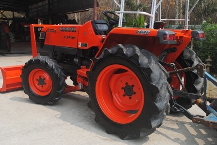 ขายรถไถ Kubota L 3408 (4WD) พร้อมมีดดันหน้าและผานพรวนLCS สภาพพร้อมใช้งานครับ