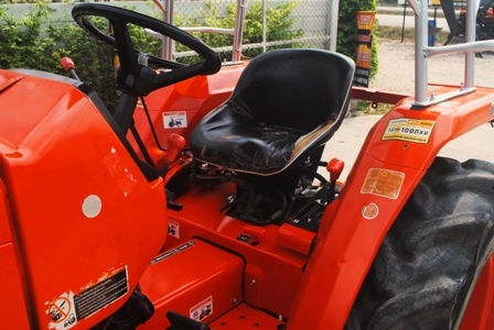 ขายรถไถ Kubota L 3408 (4WD) พร้อมมีดดันหน้าและผานพรวนLCS สภาพพร้อมใช้งานครับ