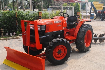 ขายรถไถ Kubota L 3408 (4WD) พร้อมมีดดันหน้าและผานพรวนLCS สภาพพร้อมใช้งานครับ