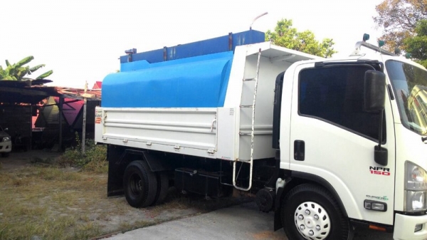 รถอีซูซุ 6 ล้อ บรรทุกน้ำ 150 แรงม้า. ปี 53  ( รถวิ่งน้อย ) สนใจติดต่อ 081 - 6079515