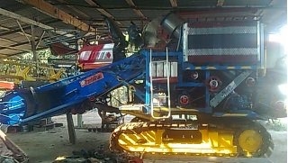 ขายด่วน รถเกี่ยวข้าวไทยเส็งยนต์ TSY เดี่ยวทรนง เครื่องยนต์ 220 HP JO8C-J1 อุ้ม 2.5 ตัน ปั๊มไดกิ้นเบอร์ 23 ช่วงล่าง 12 รถสภาพดีพร้อมทำงานได้เลยครับ ราคาต่อรองได้ครับ