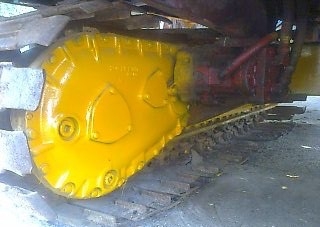 ขายด่วน รถเกี่ยวข้าวไทยเส็งยนต์ TSY เดี่ยวทรนง เครื่องยนต์ 220 HP JO8C-J1 อุ้ม 2.5 ตัน ปั๊มไดกิ้นเบอร์ 23 ช่วงล่าง 12 รถสภาพดีพร้อมทำงานได้เลยครับ ราคาต่อรองได้ครับ