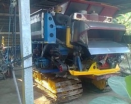 ขายด่วน รถเกี่ยวข้าวไทยเส็งยนต์ TSY เดี่ยวทรนง เครื่องยนต์ 220 HP JO8C-J1 อุ้ม 2.5 ตัน ปั๊มไดกิ้นเบอร์ 23 ช่วงล่าง 12 รถสภาพดีพร้อมทำงานได้เลยครับ ราคาต่อรองได้ครับ