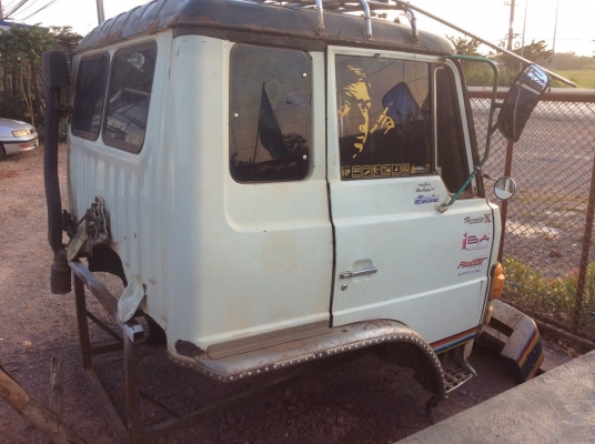 .หัวเก๋ง HINO F18 อุปกรณ์ กันชน หน้ากระจัง ครบ ขาย38,000 บาท (ติดต่อ ศุภากร 081-4252943)