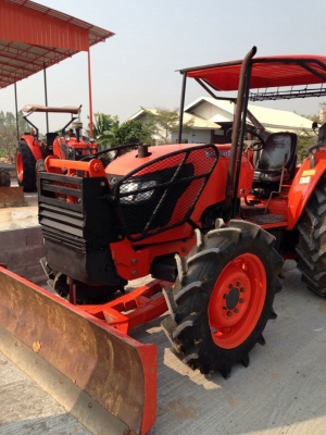 ขอบพระคุณลูกค้าต่างประเทศครับที่ให้ความไว้วางใจเรา M7040สวยๆมาอีกแล้วครับราคาแค่490000บาทเท่านั้นเองครับอุปกรณ์ตามรูปเลยครับ รับประกันตัวรถ3เดือนครับหรือ200ชั่วโมงครับ