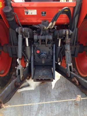 ขอบพระคุณลูกค้าต่างประเทศครับที่ให้ความไว้วางใจเรา M7040สวยๆมาอีกแล้วครับราคาแค่490000บาทเท่านั้นเองครับอุปกรณ์ตามรูปเลยครับ รับประกันตัวรถ3เดือนครับหรือ200ชั่วโมงครับ