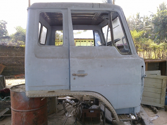 หัวรถสิบล้อ ซูโม่ 227 อุปกรณ์ครบทุกอย่างพร้อมประกอบได้เลย หัวรถสิบล้อ ซูโม่ 227 อุปกรณ์ครบทุกอย่างพร้อมประกอบได้เลย