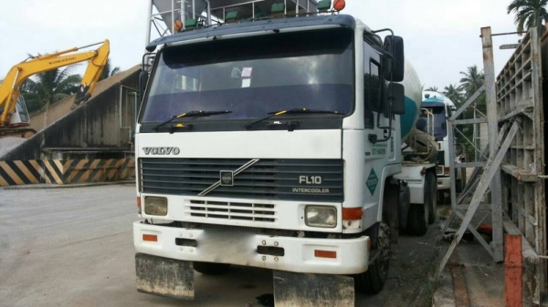 รถ 10 ล้อ VOLVO  โม่ปูน  345 แรงม้า.  ( มีขาย 2 คัน. )   สนใจติดต่อ  081 - 6079515