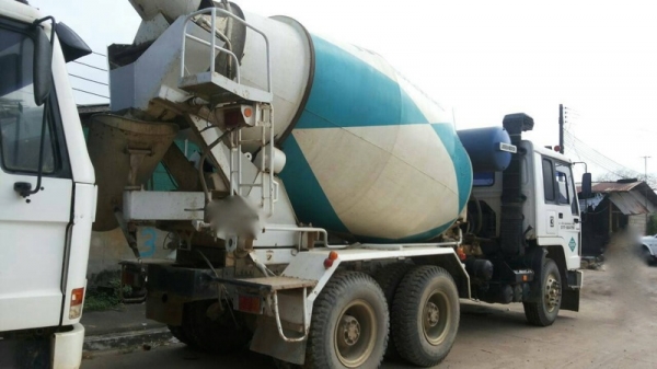 รถ 10 ล้อ VOLVO  โม่ปูน  345 แรงม้า.  ( มีขาย 2 คัน. )   สนใจติดต่อ  081 - 6079515