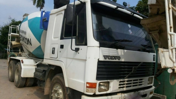 รถ 10 ล้อ VOLVO  โม่ปูน  345 แรงม้า.  ( มีขาย 2 คัน. )   สนใจติดต่อ  081 - 6079515