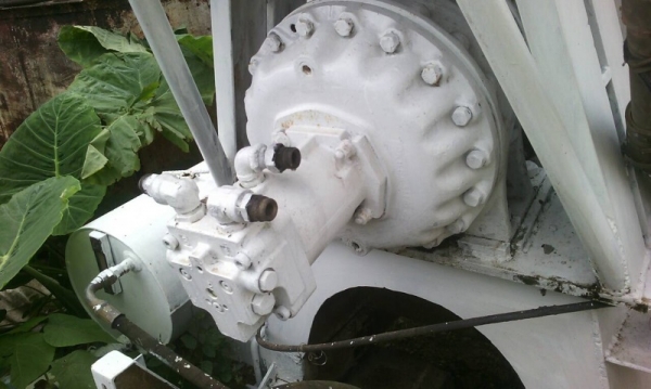 รถ 10 ล้อ VOLVO  โม่ปูน  345 แรงม้า.  ( มีขาย 2 คัน. )   สนใจติดต่อ  081 - 6079515