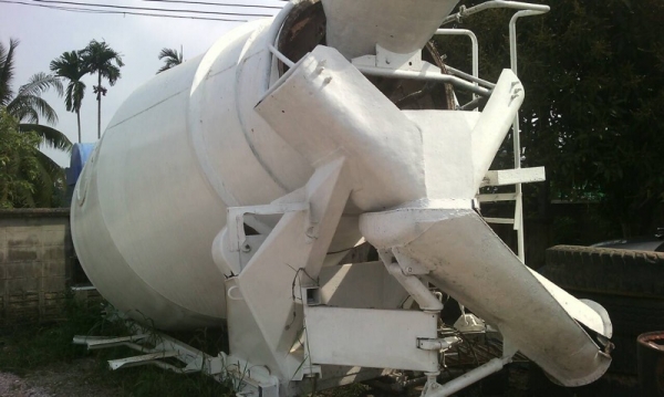 รถ 10 ล้อ VOLVO  โม่ปูน  345 แรงม้า.  ( มีขาย 2 คัน. )   สนใจติดต่อ  081 - 6079515