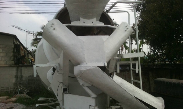 รถ 10 ล้อ VOLVO  โม่ปูน  345 แรงม้า.  ( มีขาย 2 คัน. )   สนใจติดต่อ  081 - 6079515