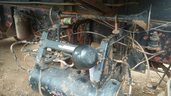 รถอีซูซุ 10 ล้อดั้ม 210 แรงม้า. ปี 37  สนใจติดต่อ  081 - 6079515