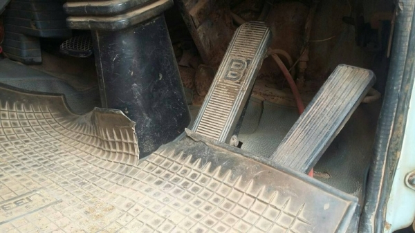 รถอีซูซุ 10 ล้อดั้ม 210 แรงม้า. ปี 37  สนใจติดต่อ  081 - 6079515