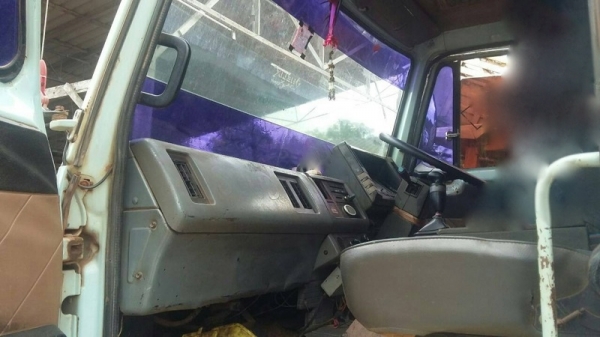 รถอีซูซุ 10 ล้อดั้ม 210 แรงม้า. ปี 37  สนใจติดต่อ  081 - 6079515