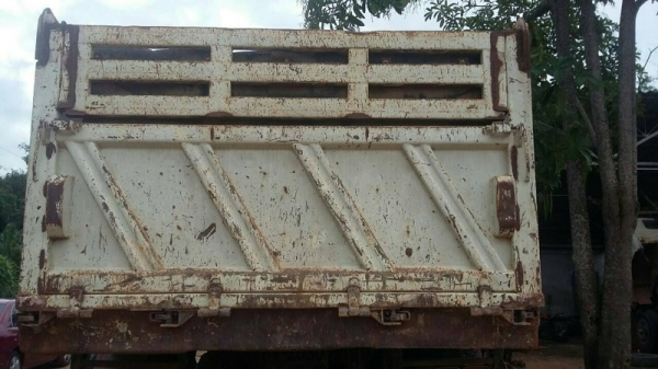 รถอีซูซุ 10 ล้อดั้ม 210 แรงม้า. ปี 37  สนใจติดต่อ  081 - 6079515