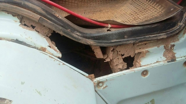 รถอีซูซุ 10 ล้อดั้ม 210 แรงม้า. ปี 37  สนใจติดต่อ  081 - 6079515