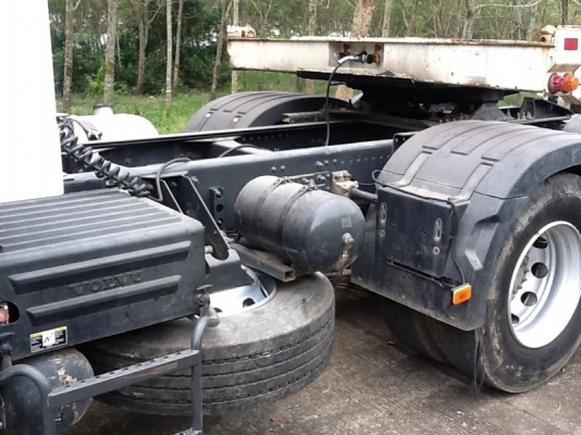 รถ VOLVO  10 ล้อ หัวลาก  370 แรงม้า. ปี 55  ( รถวิ่ง 6x,xxx กม. ) , ( ขายแม่ , ลูก )    สนใจติดต่อ  081 - 6079515