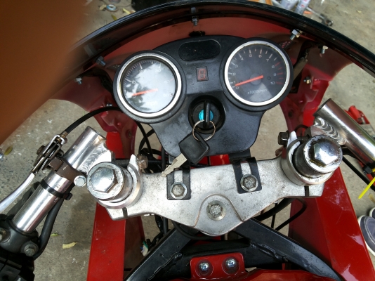 มอไซด์ขับเล่น