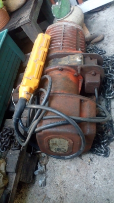 ขาย !! รอกโซ่ไฟฟ้า1000kg.220v.ยี่ห้อBlack bear พร้อมใช้งาน