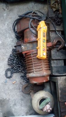 ขาย !! รอกโซ่ไฟฟ้า1000kg.220v.ยี่ห้อBlack bear พร้อมใช้งาน