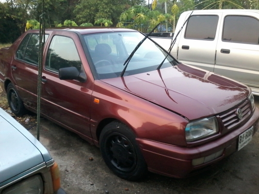 ขายด่วนครับ รถเก๋งโฟคเวนโต้ เครื่อง 1800 cc. รถสวยครับพร้อมใช้ราคาเบาๆครับ