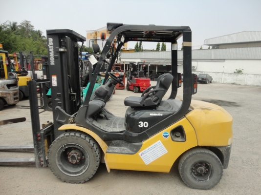 ขาย. รถโฟล์คลิฟท์ KOMATSU FD30 รุ่น 17เครื่องยนต์ดีเซล เกียร์ ออโต้