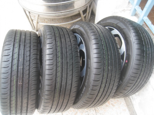 ขายล้อแม็กป้ายแดง HRV 17" พร้อมยางปี14 สนใจติดต่อเล็กคลองสามครับ 081-3747940