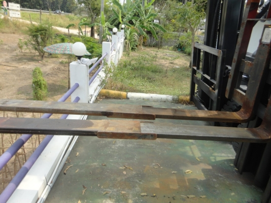 ขาย. รถโฟล์คลิฟท์ nissan  เครื่องยนต์เบนซิล+แก็ส เกียร์ ออโต้ TELESCOPIC FORK งาหดเข้า  ออก ได้